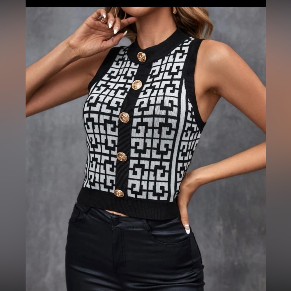Black and Gray knit top- pattern